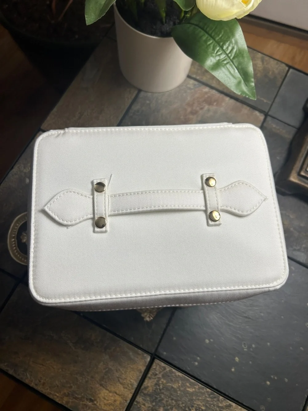 DIOR Cream Vanity Case with Gold Emblem - NEW - Picture 2 of 9